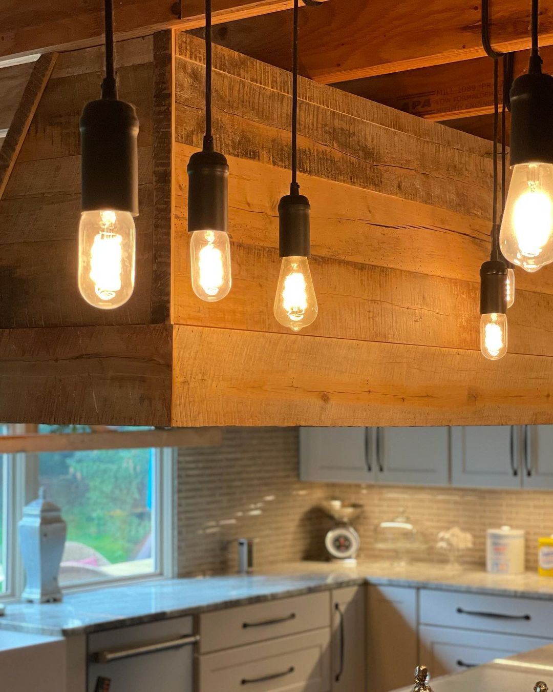 Spotlight on Reclaimed Wood in Kitchens: Sustainable and Stylish